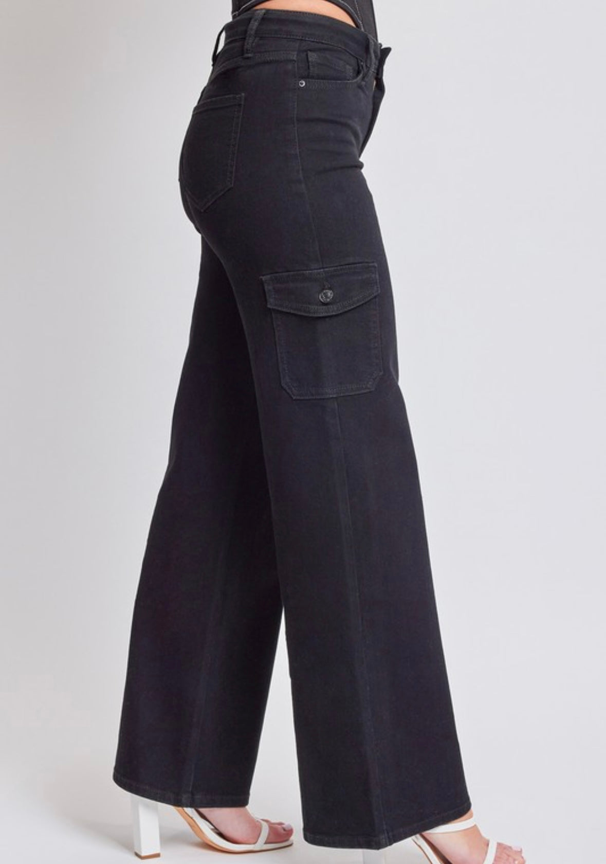 Wide leg cargo jeans