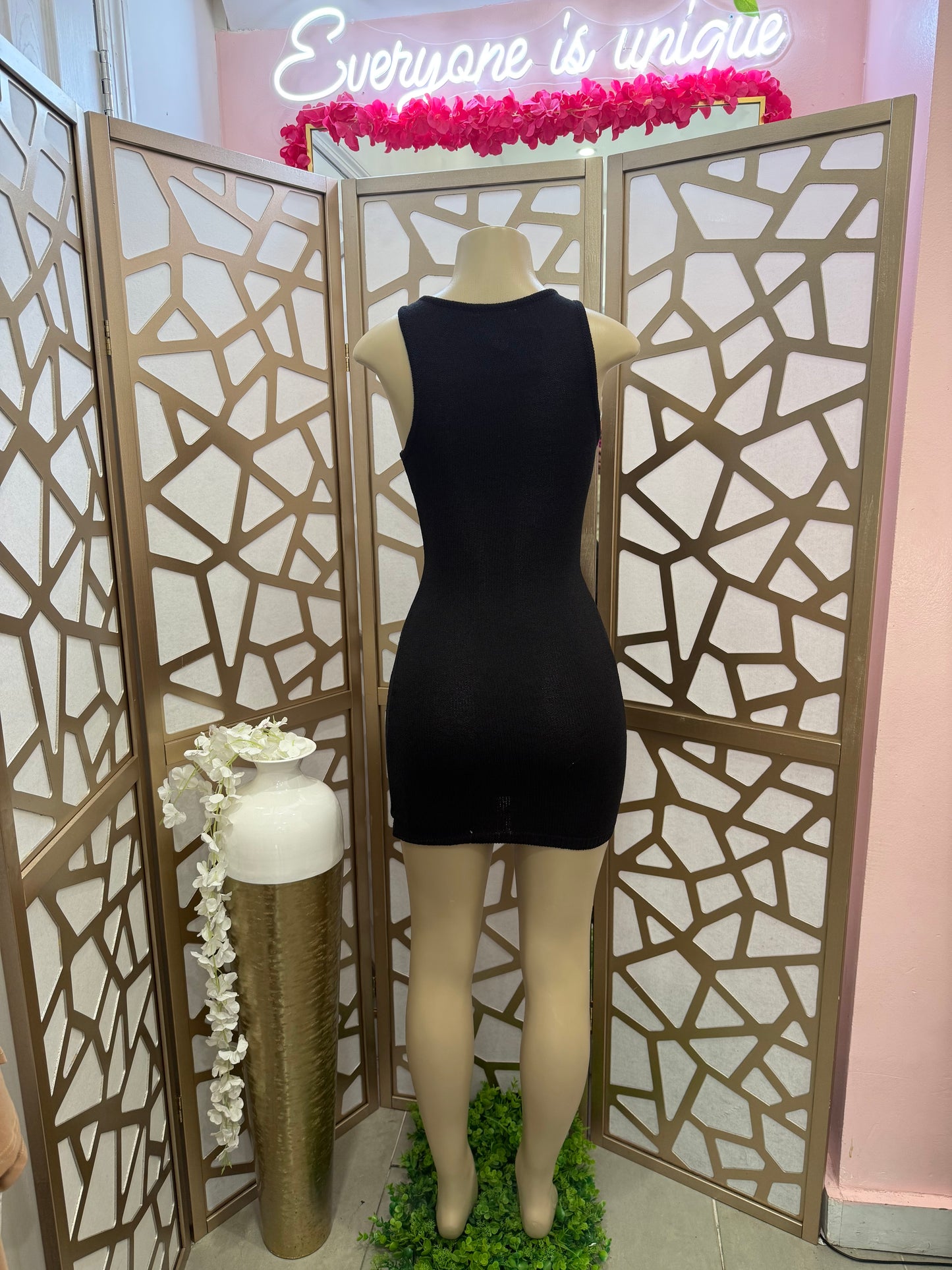 SLEEVELESS KNIT MINI DRESS