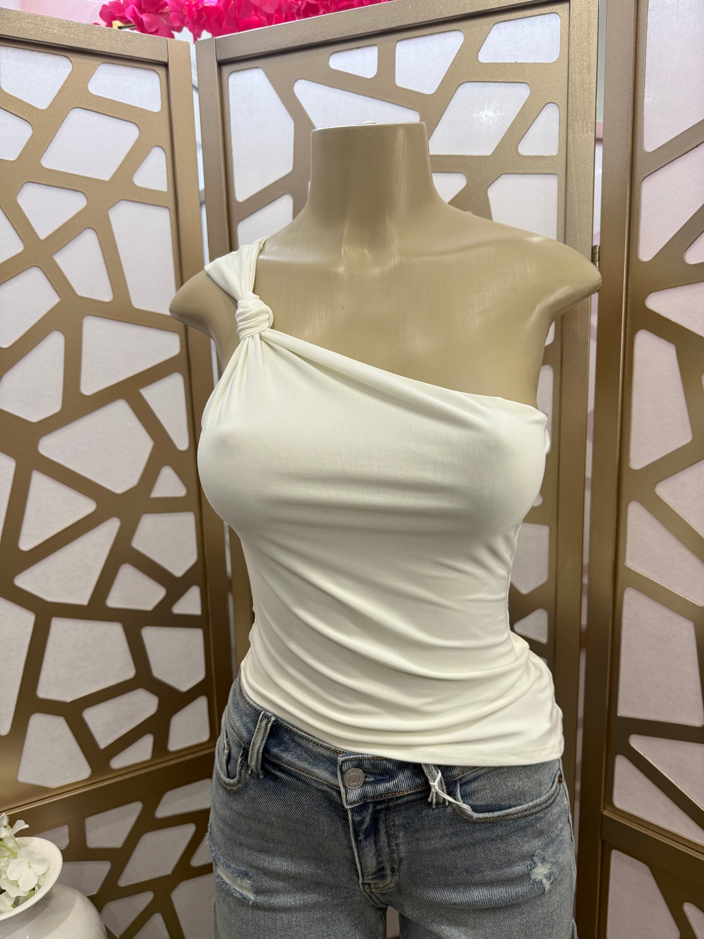 One-shoulder Knotted Asymmetrical Top